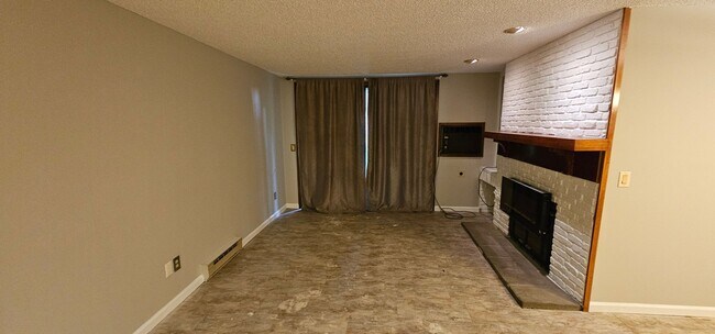 Building Photo - 2 Bedroom 2 Bath Condo in Pier Point Village