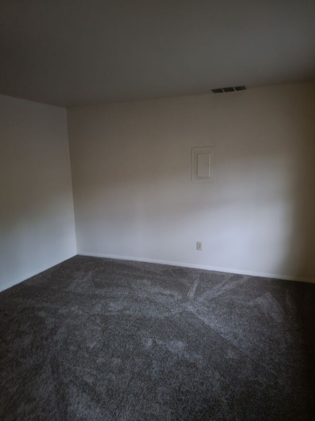 Building Photo - 4036-4038 Manor Drive