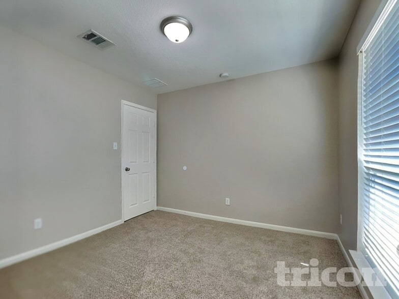 Building Photo - 210 Teron Dr
