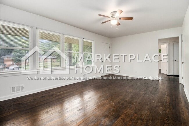 Building Photo - 2760 Dearwood Dr SW