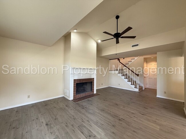 Building Photo - For Lease | South Tulsa - Townhouse | $150...