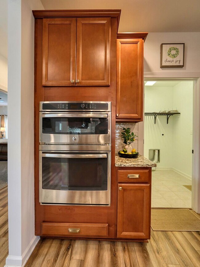 Building Photo - Spacious 3BR / 3.5BA Single family home • 2,500 Sq Ft • Baywood
