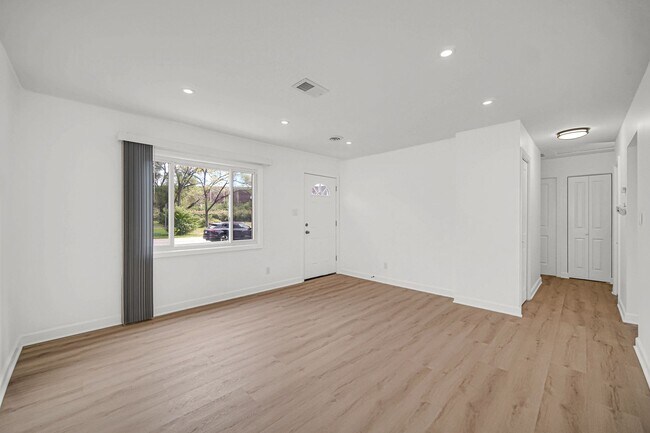 Building Photo - 7610 Alexander Ave