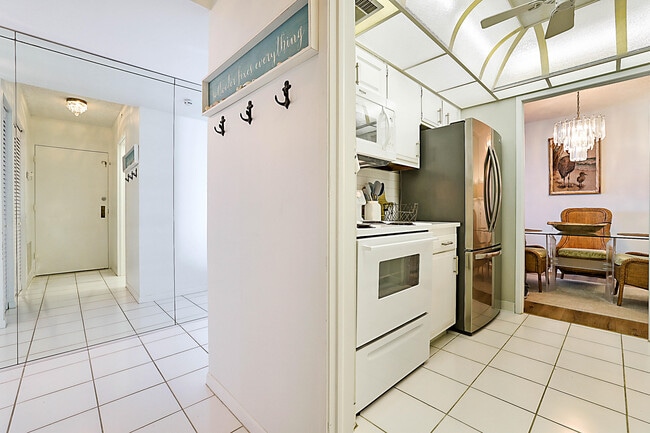 Building Photo - 2121 N Ocean Blvd