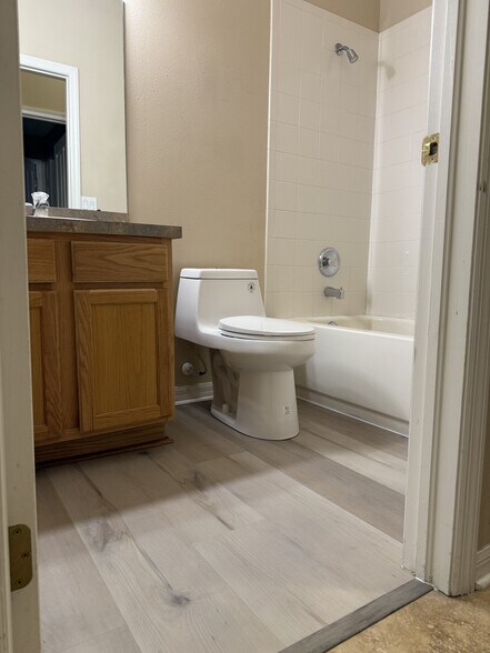 Nice Guest Bath off Hall - 24220 Denali Ct