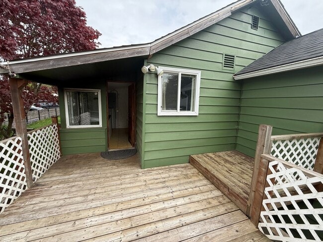 Building Photo - West Seattle Home