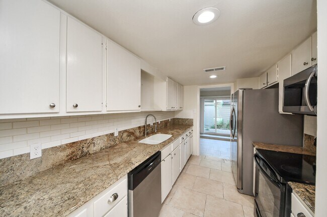 Building Photo - 1059 Country Pl Dr