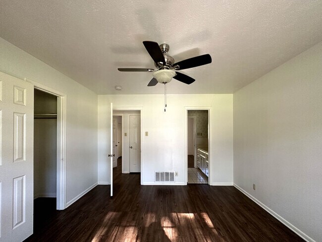 Building Photo - 408 Mimosa Dr