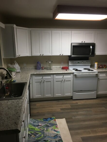 Building Photo - 519 5th St