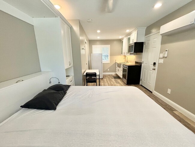Building Photo - Available Now - Flexible Move In Date - Fully Furnished Studio Near Nugget