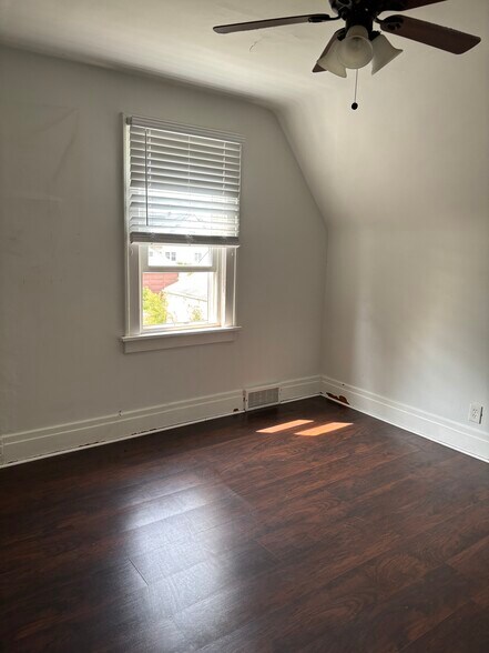 Building Photo - 2747 La Salle Ave