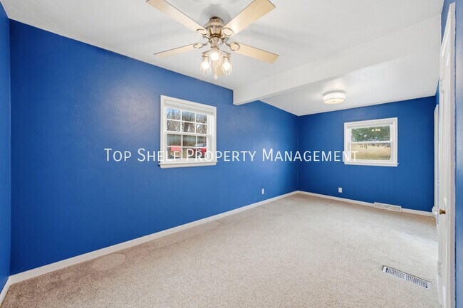 Building Photo - 502 Lacona Ave