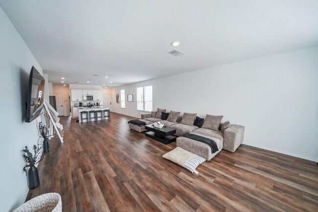 Building Photo - Beautifully Maintained Single-Story Home i...