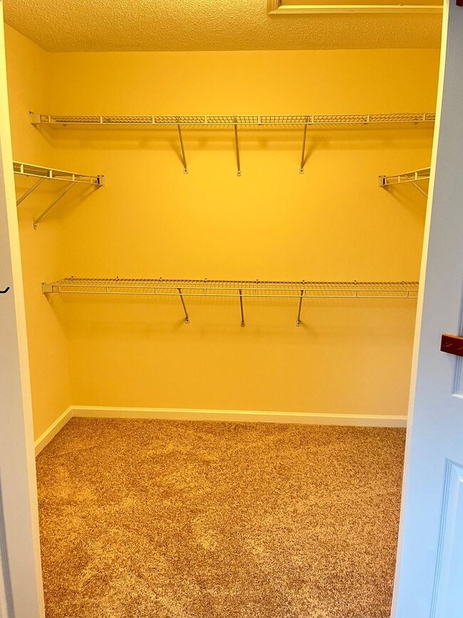 Building Photo - Beautiful 2 bed/2 bath condo in Reston...walk to RESTON TOWN CENTER!!