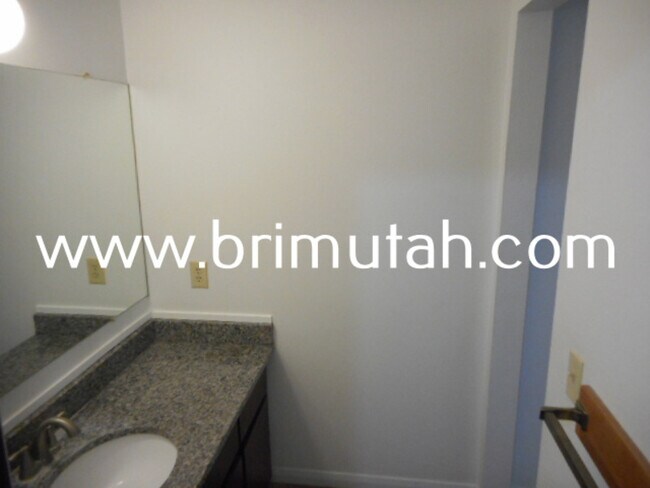 Building Photo - 292 100 E