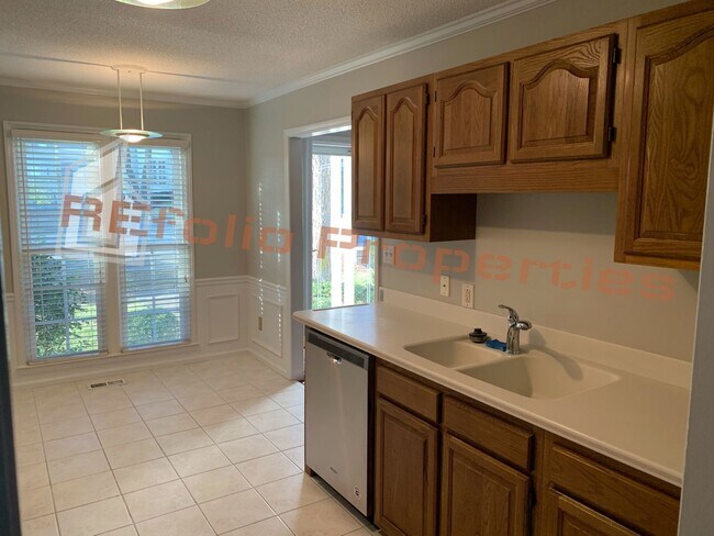 Building Photo - Charming 2-Story 2 BR Townhome @ Paxton To...