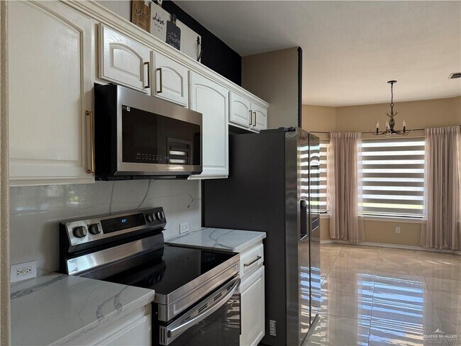 Building Photo - 35 Wisteria Dr