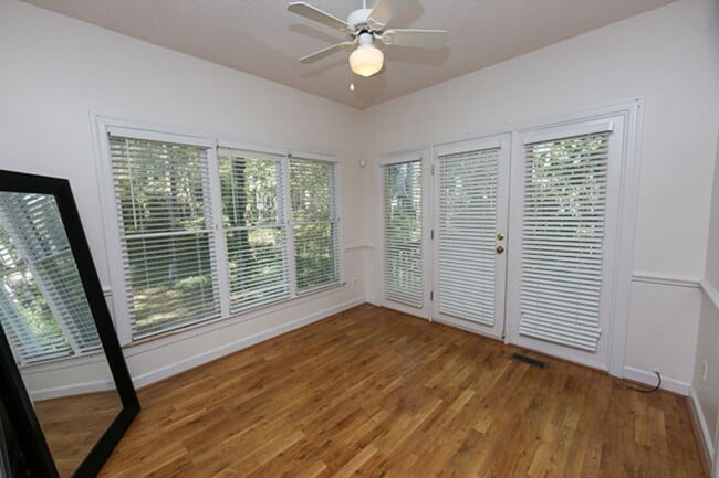 Building Photo - End Unit 3 Bedroom Townhome in Popular Woo...