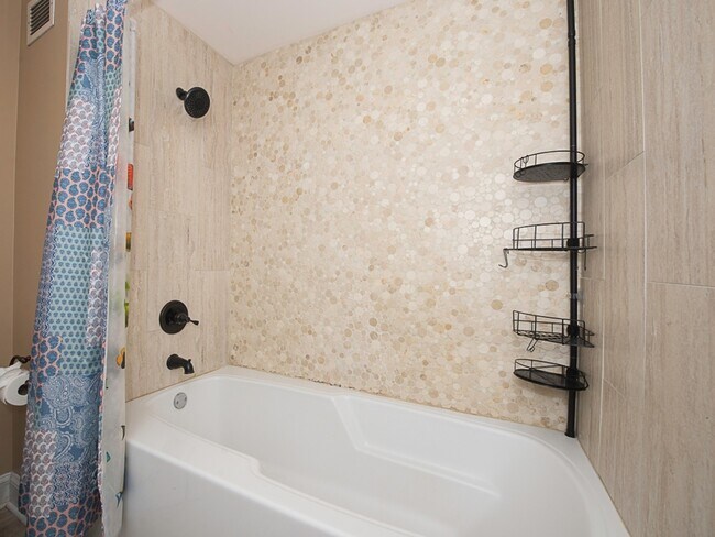 Building Photo - 330 N Jefferson St