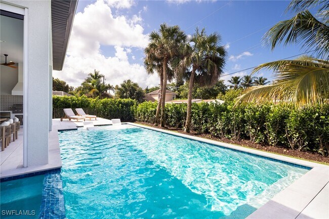 Building Photo - 1257 11th Ct N