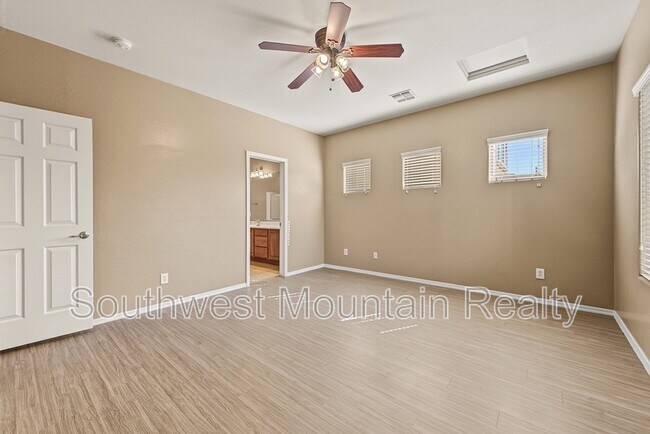 Building Photo - 2346 N Monticello Dr