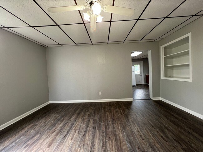 Building Photo - 3BR Retreat Minutes from The Waterfront Shopping & Dining
