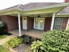 Building Photo - New Pet Friendly Condo For Rent In Shelbyv...