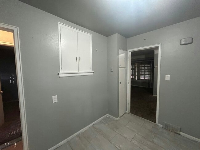 Building Photo - 9961 Vaughan St