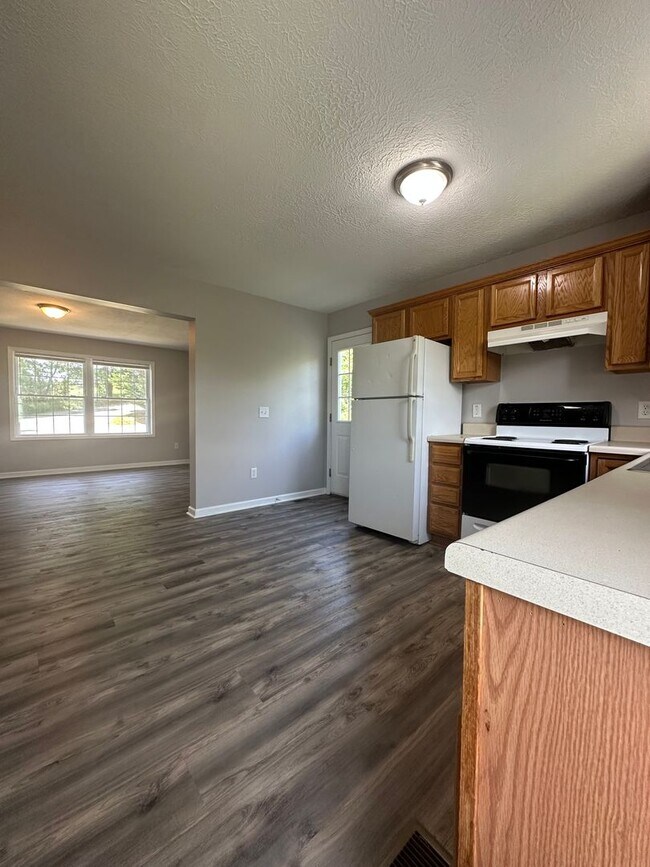 Building Photo - 3332 Yellow Sulphur Rd