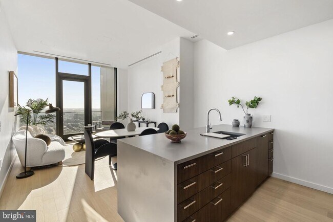 Building Photo - 210 S 12th St