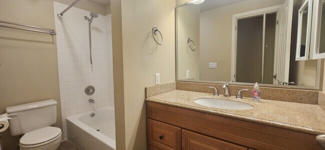 Building Photo - 11112 NE 124th Ln