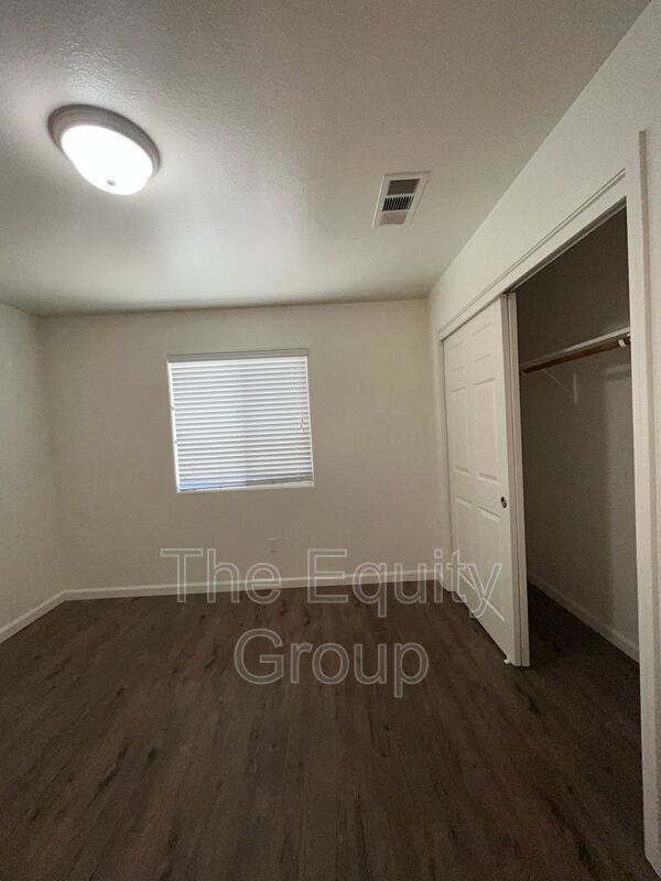 Building Photo - 2232 W Lark Ave