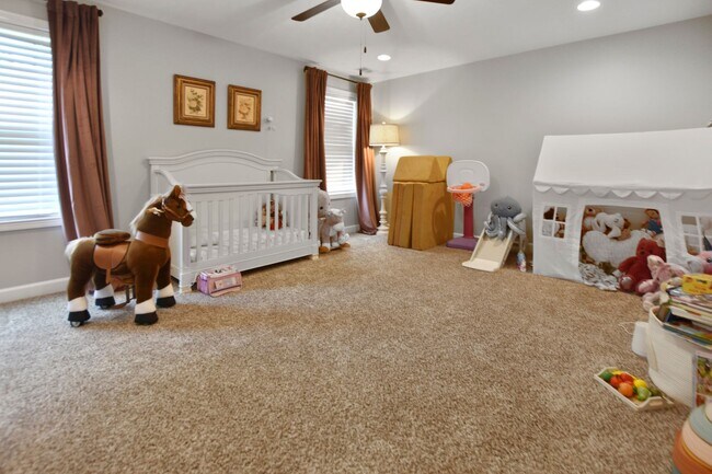 Building Photo - Pet Friendly Four Bedroom!