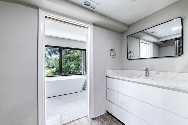 Building Photo - 2517 Presidential Way
