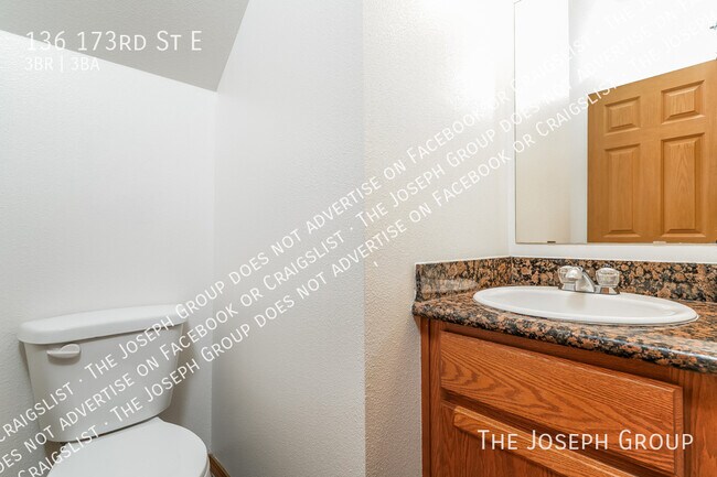 Building Photo - 136 173rd St E