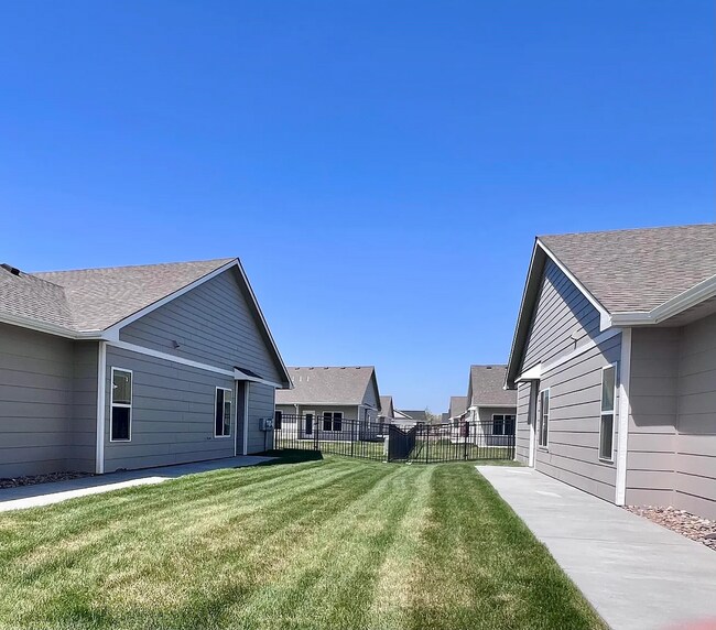 Building Photo - 3907 S Bluelake Ct