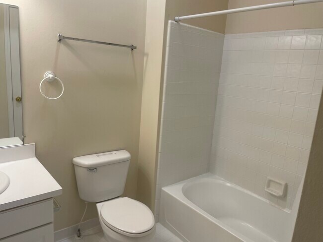 Building Photo - 1727 Andover Blvd