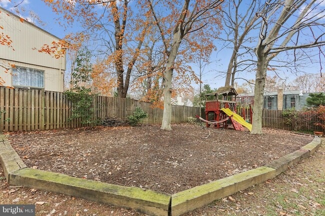 Building Photo - 9801 Clydesdale St