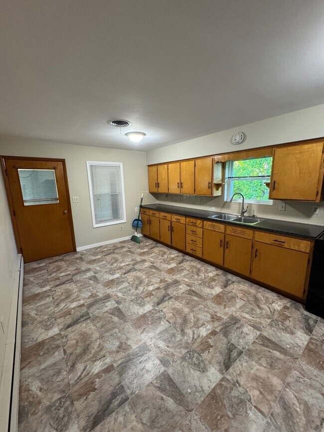 Building Photo - 2613 Southridge Dr