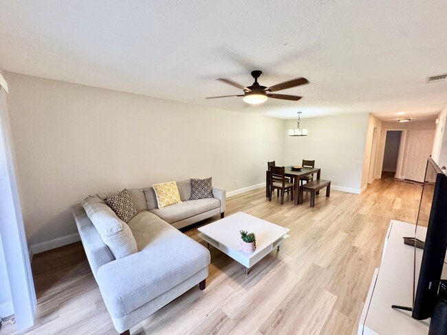 Building Photo - Dr. Phillips 3 Bed 2 Bath For Rent at soug...