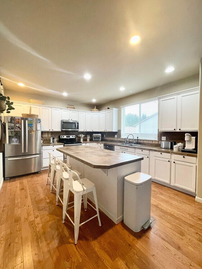 Building Photo - 1616 Farina Lp SE