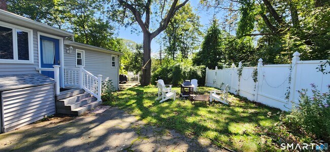 Building Photo - 1555 Byam Rd