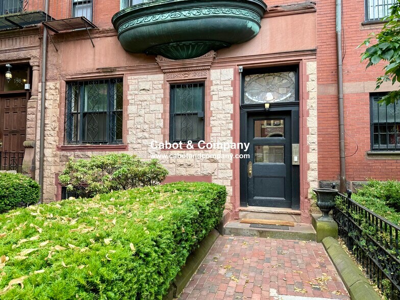 Building Photo - 186 Beacon St