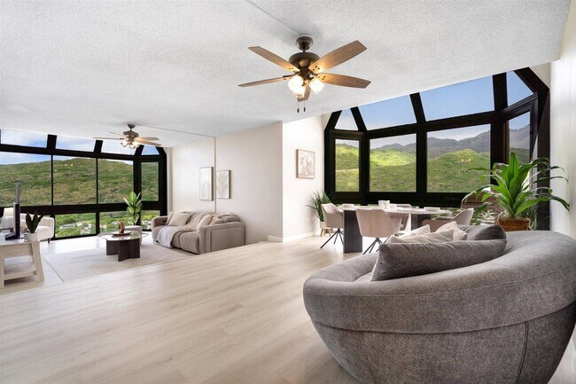 Building Photo - 531 Hahaione St