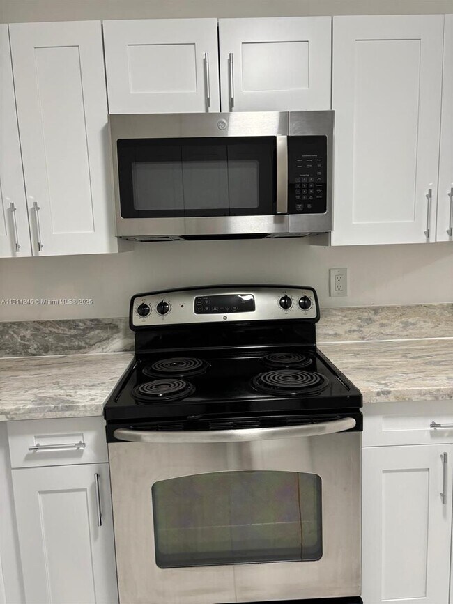 Building Photo - 18151 NE 31st Ct