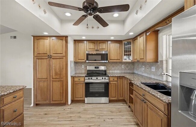 Building Photo - 4709 SW 25th Pl