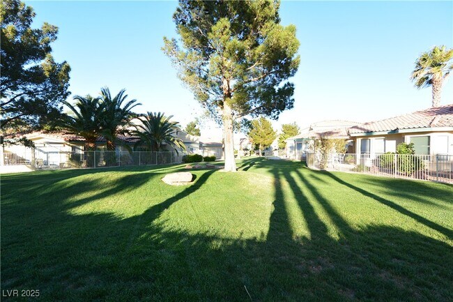Building Photo - 7273 Vista Bonita Dr