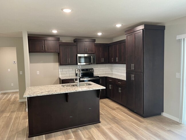 Building Photo - Where Convenience Meets Luxury.