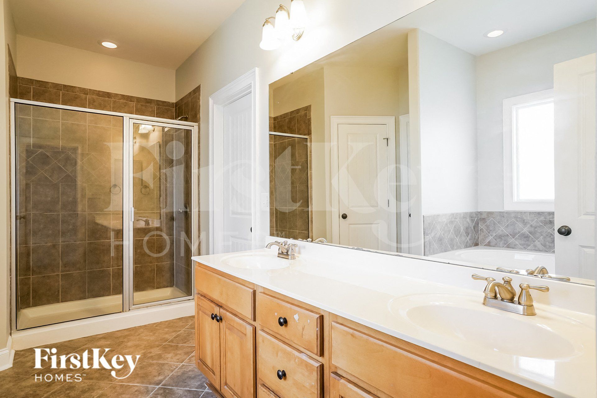 Building Photo - 15 Falling Oak Ct