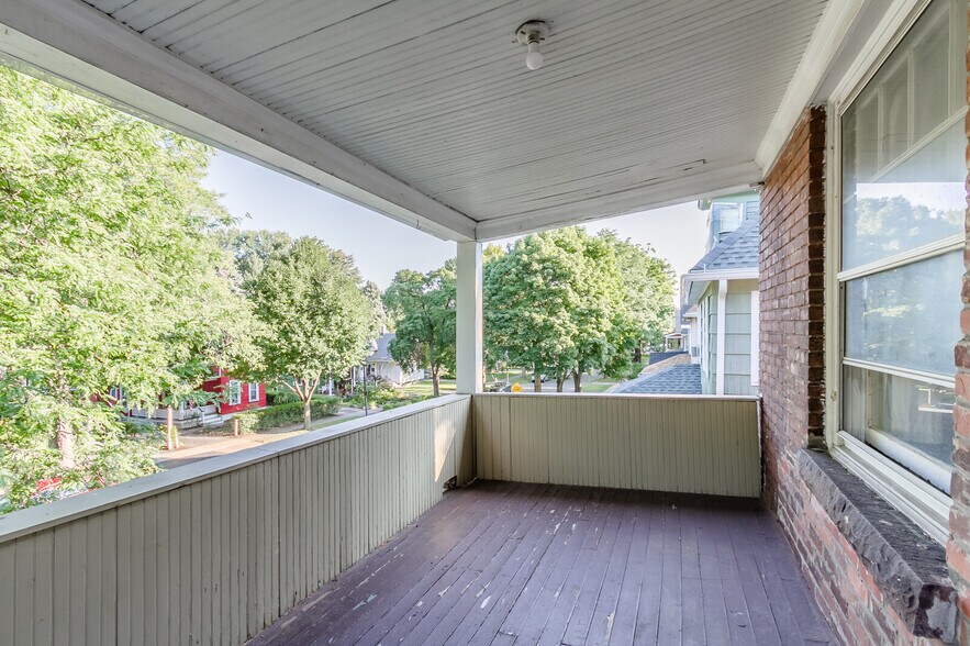 Balcony - 290 Field Street